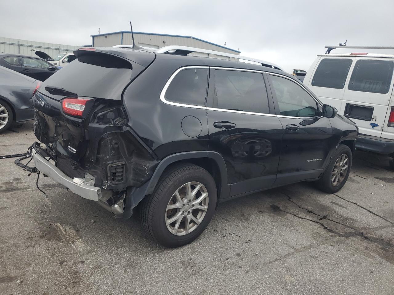 1C4PJMCS9HW666010 2017 Jeep Cherokee Latitude