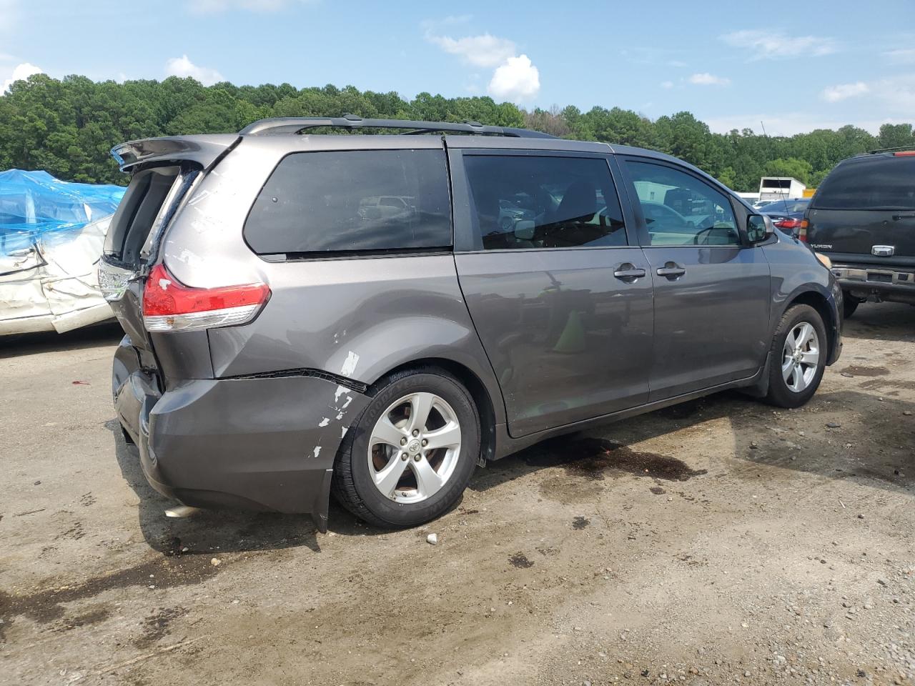 Lot #2751403129 2013 TOYOTA SIENNA/CE