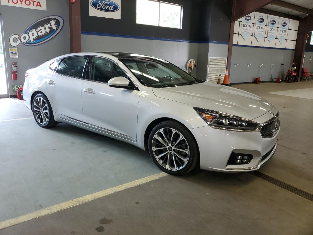 2017 Kia Cadenza Premium vin: KNALC4J1XH5069891