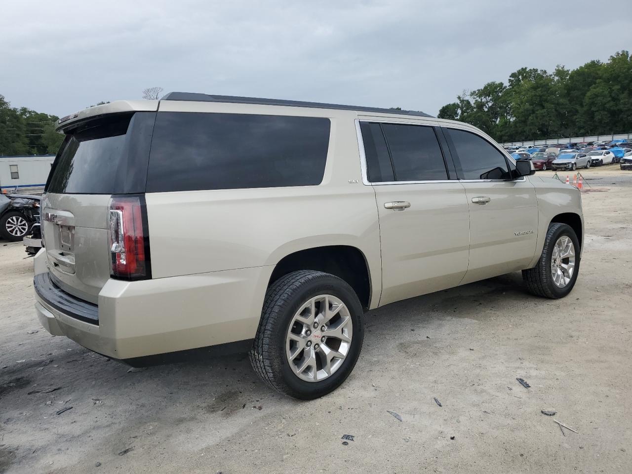 2017 GMC Yukon Xl C1500 Slt vin: 1GKS1GKC8HR203767