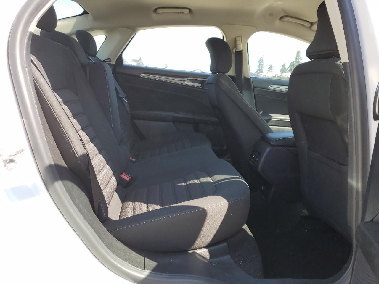 3FA6P0LU4KR205382 2019 Ford Fusion Se