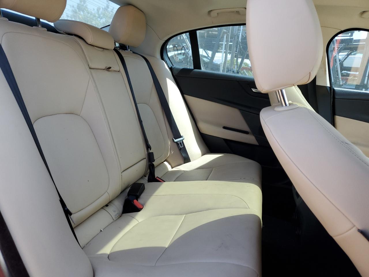 SAJAD4BGXHA971685 2017 Jaguar Xe Premium