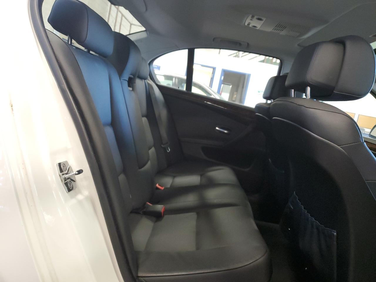 WBANV13509C155032 2009 BMW 528 Xi