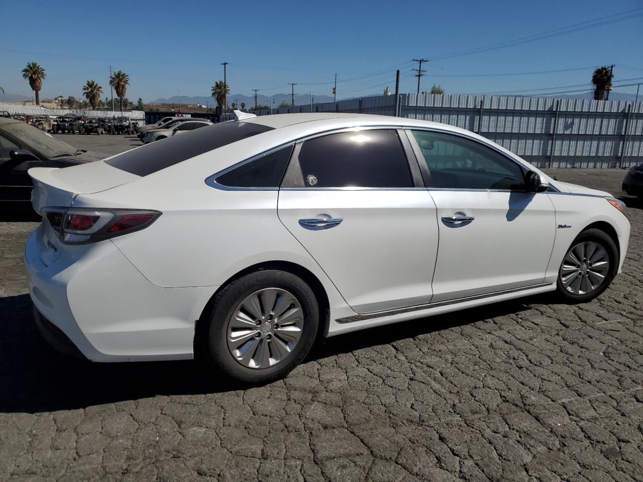 2016 Hyundai Sonata Hybrid vin: KMHE24L15GA023625