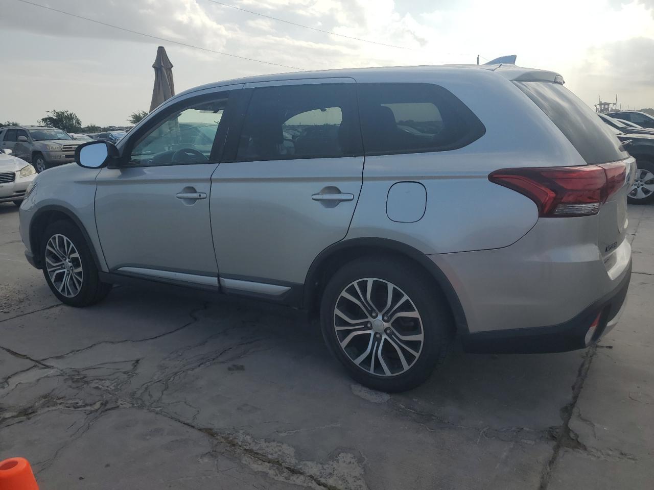 2018 Mitsubishi Outlander Es vin: JA4AD2A36JJ002323