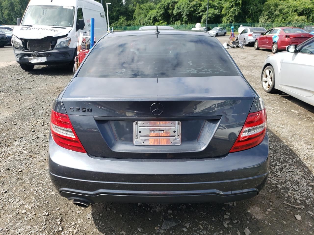 2014 Mercedes-Benz C 250 vin: WDDGF4HBXEG207817