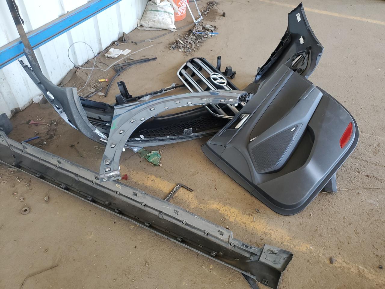 KM8J3CA27JU830865 2018 Hyundai Tucson Value