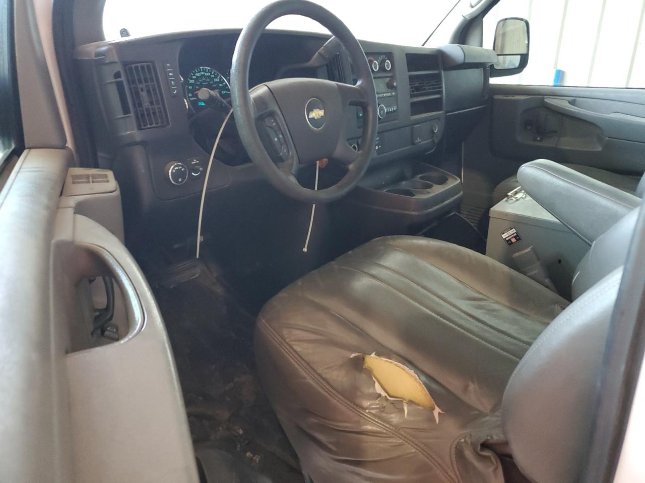 1GCWGFCF5F1199042 2015 Chevrolet Express G2500