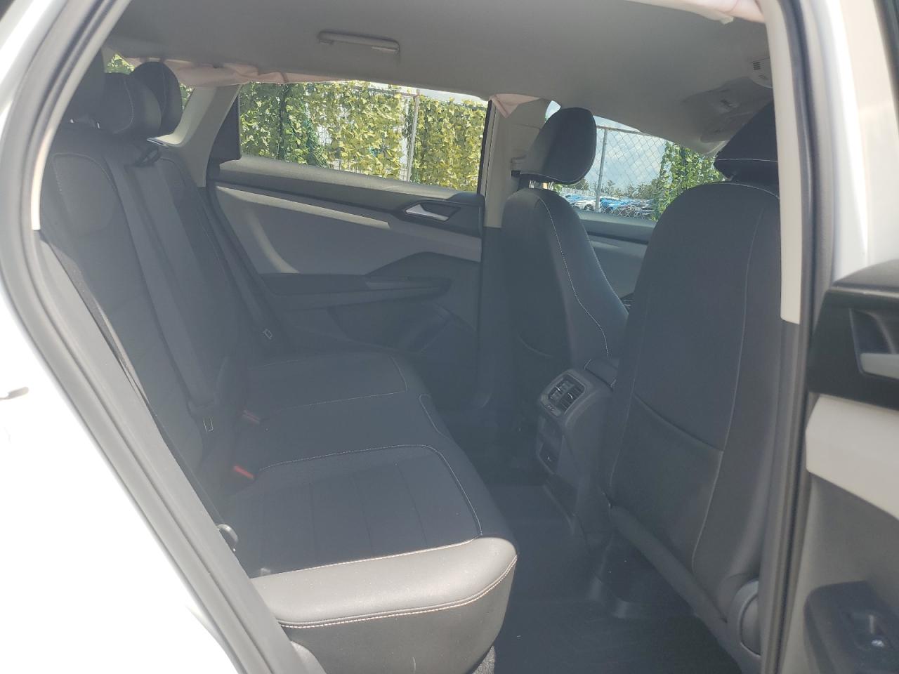 3VVRX7B22NM098822 2022 Volkswagen Taos Se