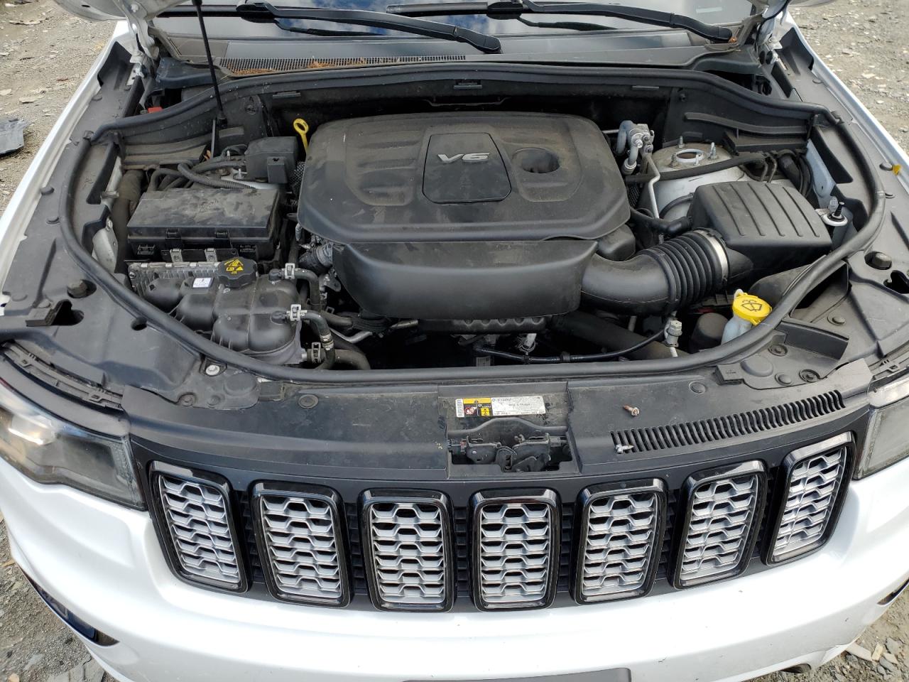 1C4RJFAG9HC925048 2017 Jeep Grand Cherokee Laredo