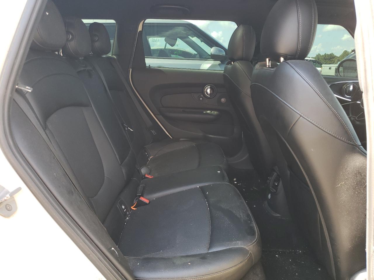 WMWLN5C52J2E34073 2018 Mini Cooper Clubman