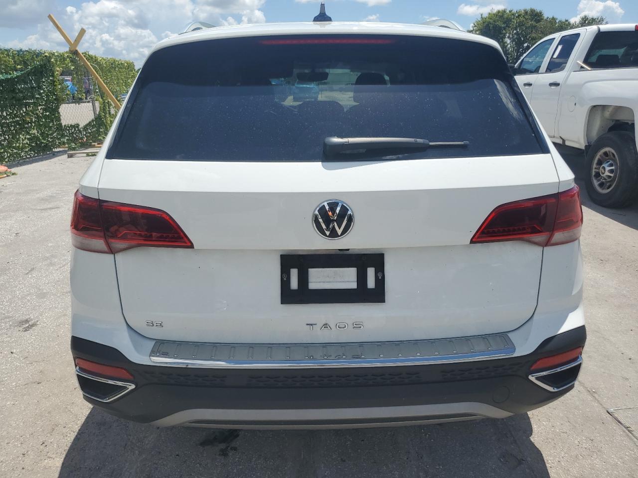 3VVRX7B22NM098822 2022 Volkswagen Taos Se