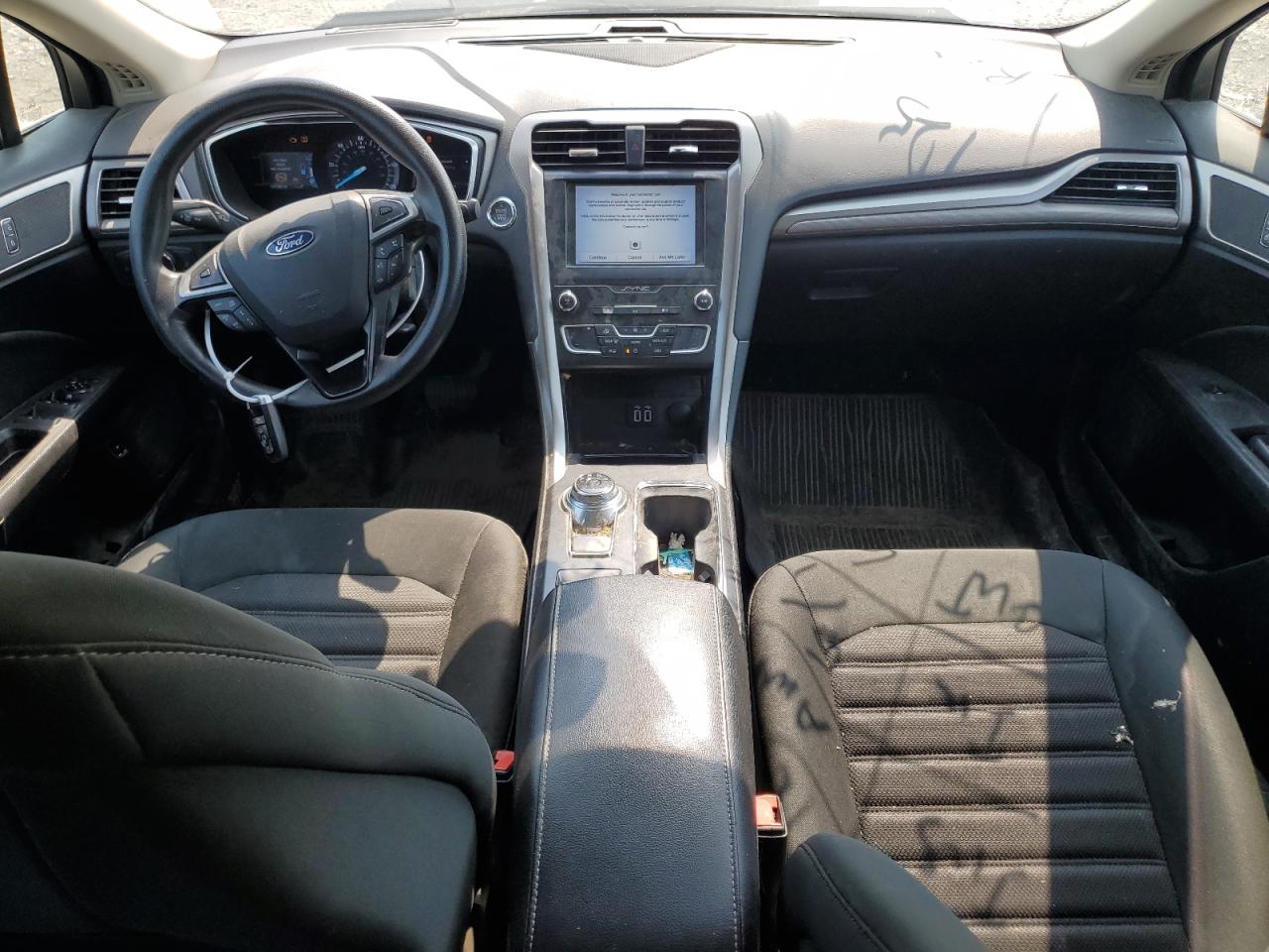 3FA6P0LU9KR147575 2019 Ford Fusion Se