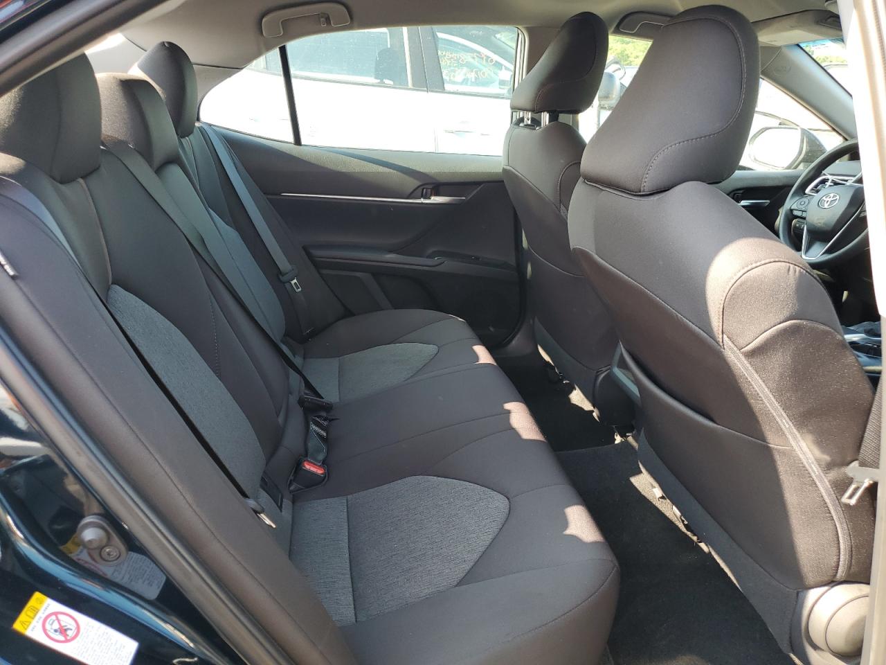 2018 Toyota Camry L vin: 4T1B11HK1JU610500