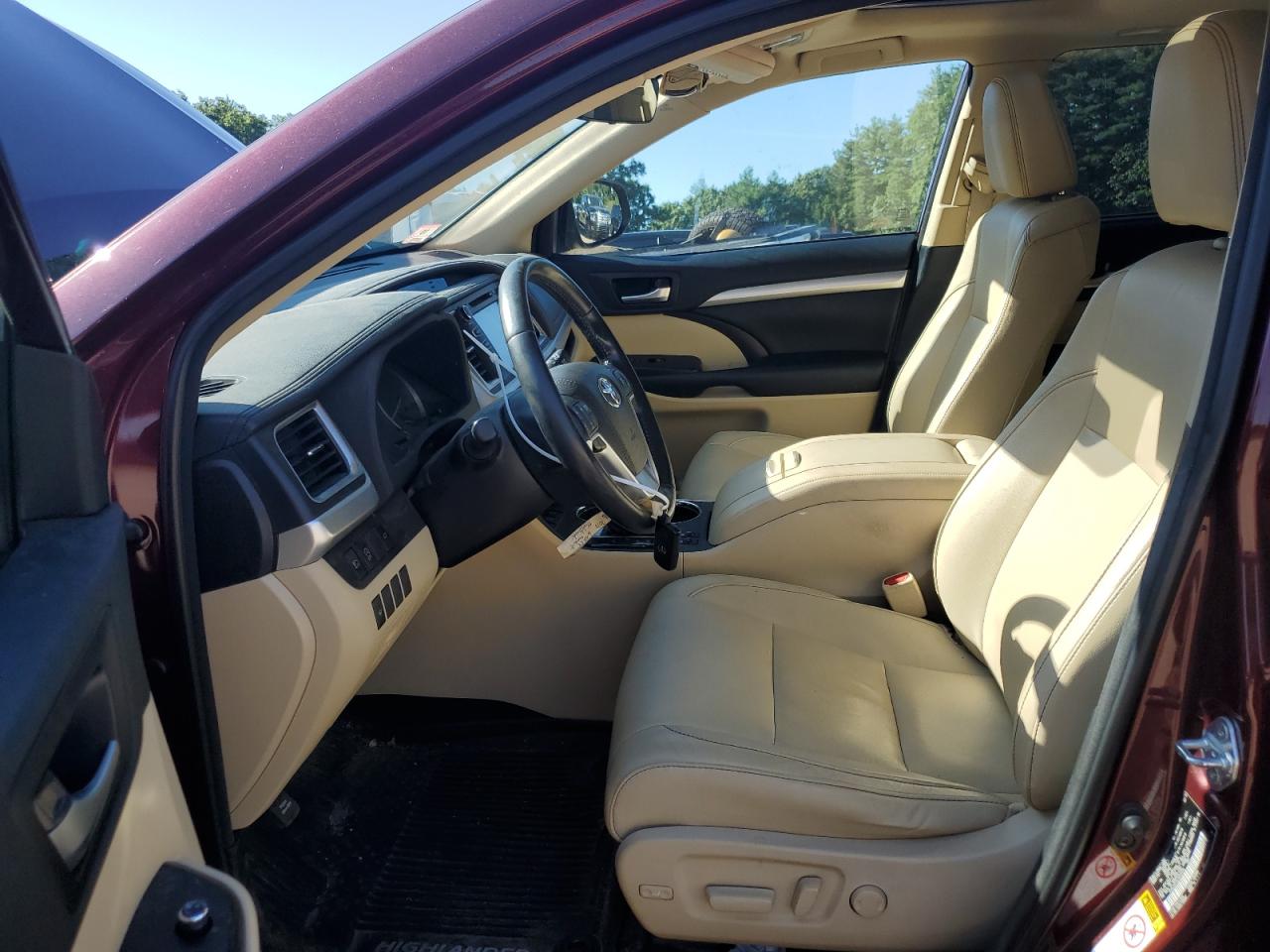 5TDJZRFH5JS838499 2018 Toyota Highlander Se