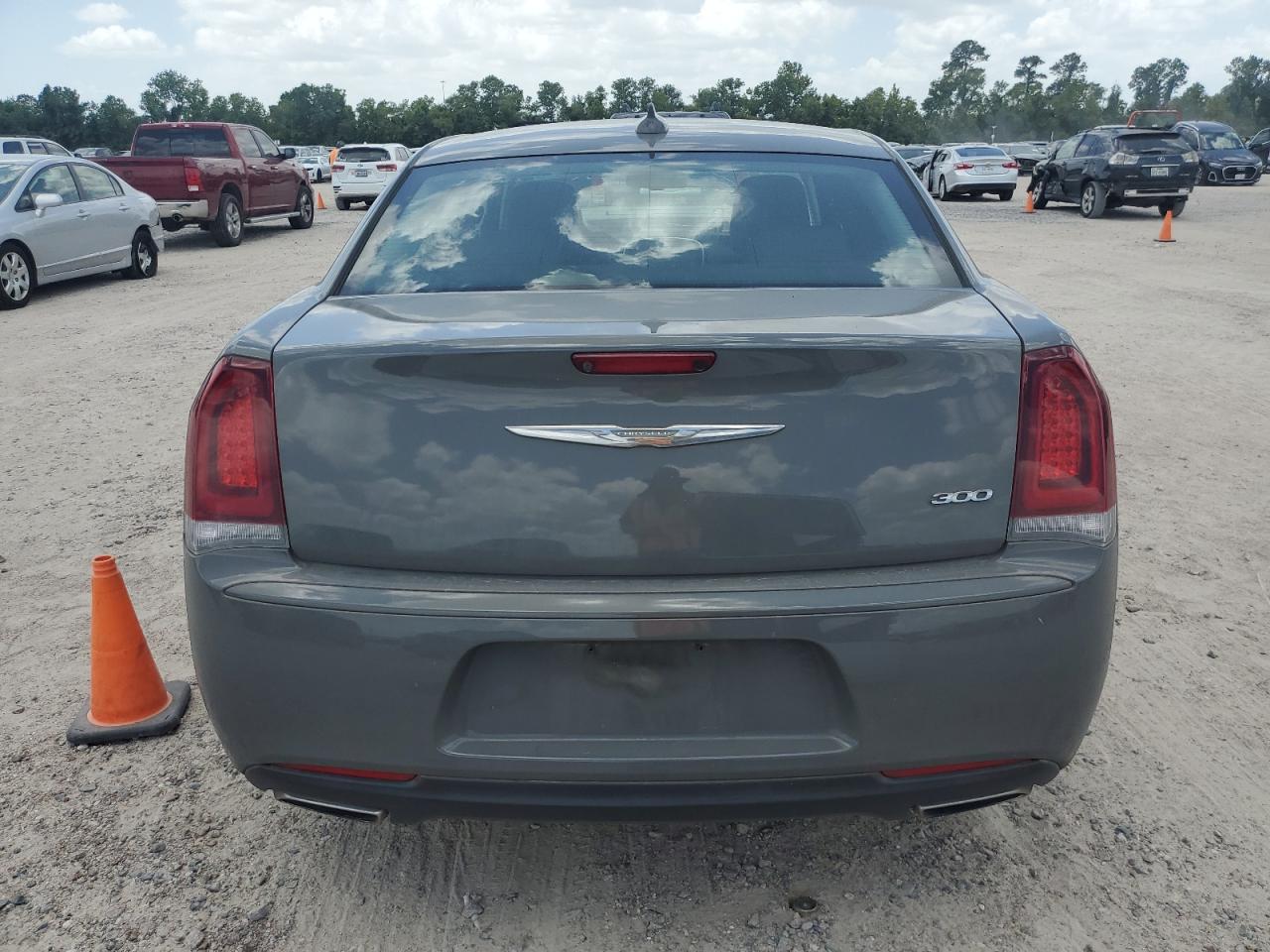 2C3CCAAG2KH610099 2019 Chrysler 300 Touring