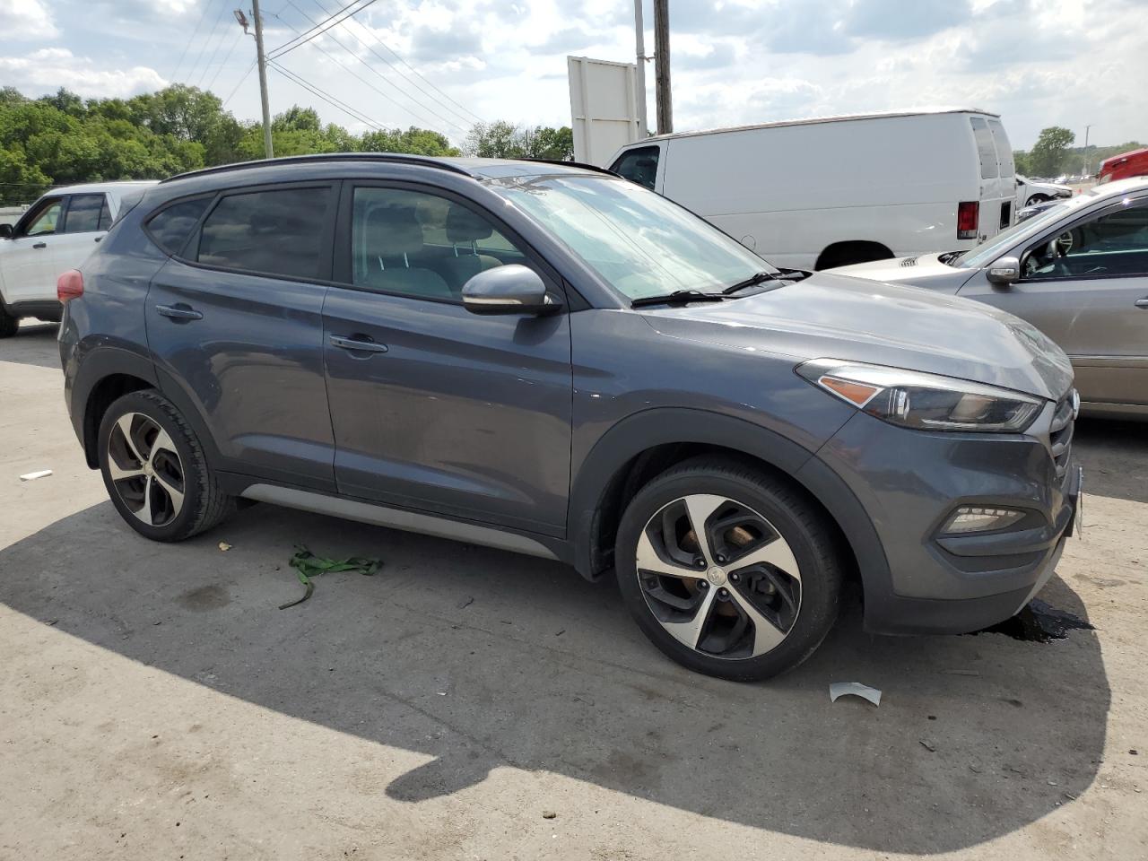 2018 Hyundai Tucson Value vin: KM8J33A22JU811205