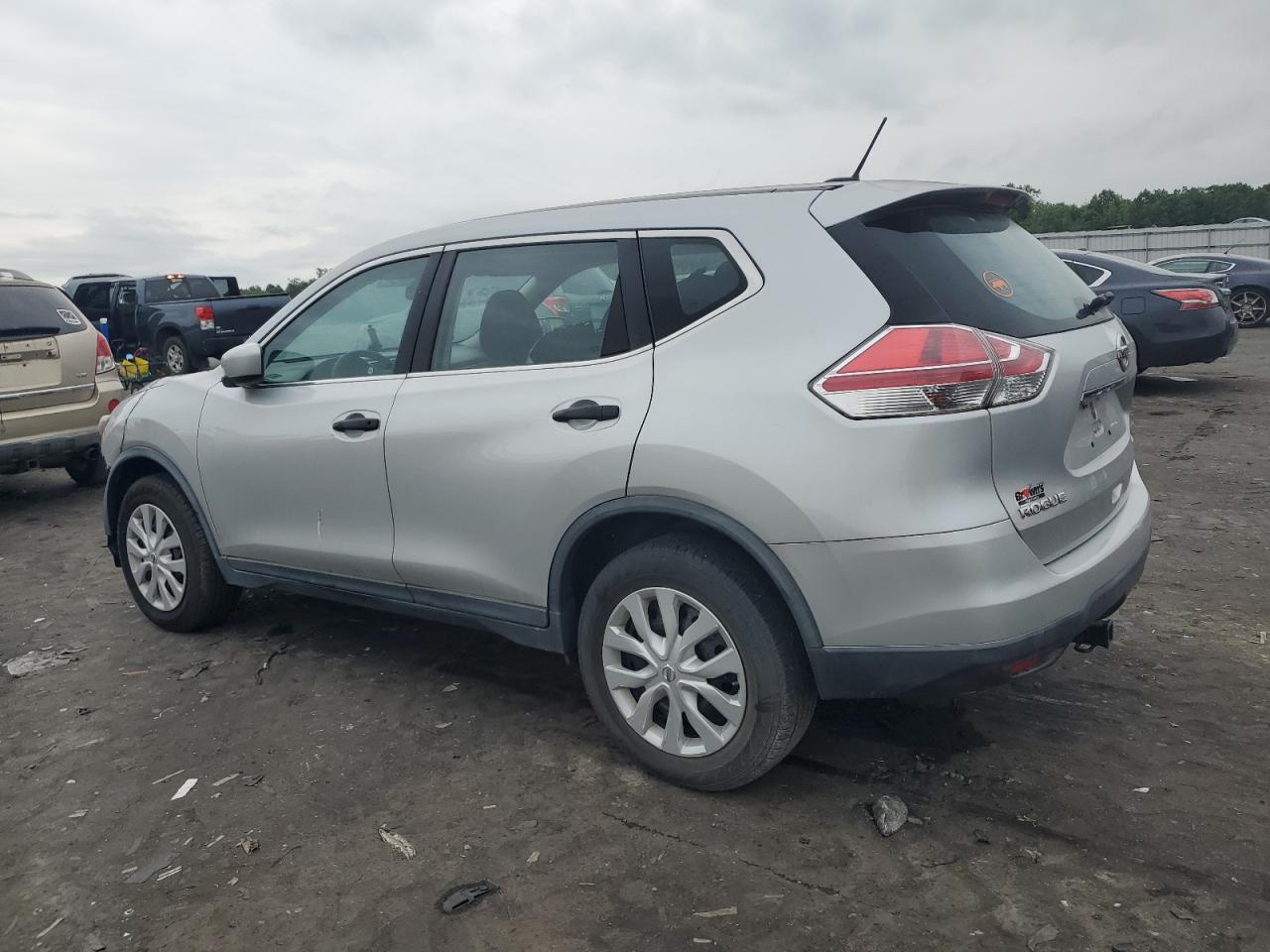 2016 Nissan Rogue S vin: KNMAT2MV9GP657796