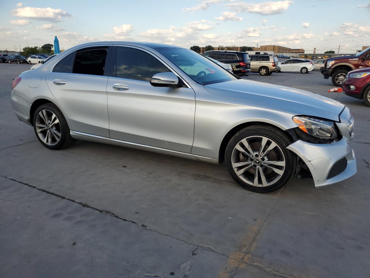 2018 Mercedes-Benz C 300 4Matic vin: 55SWF4KB7JU236189