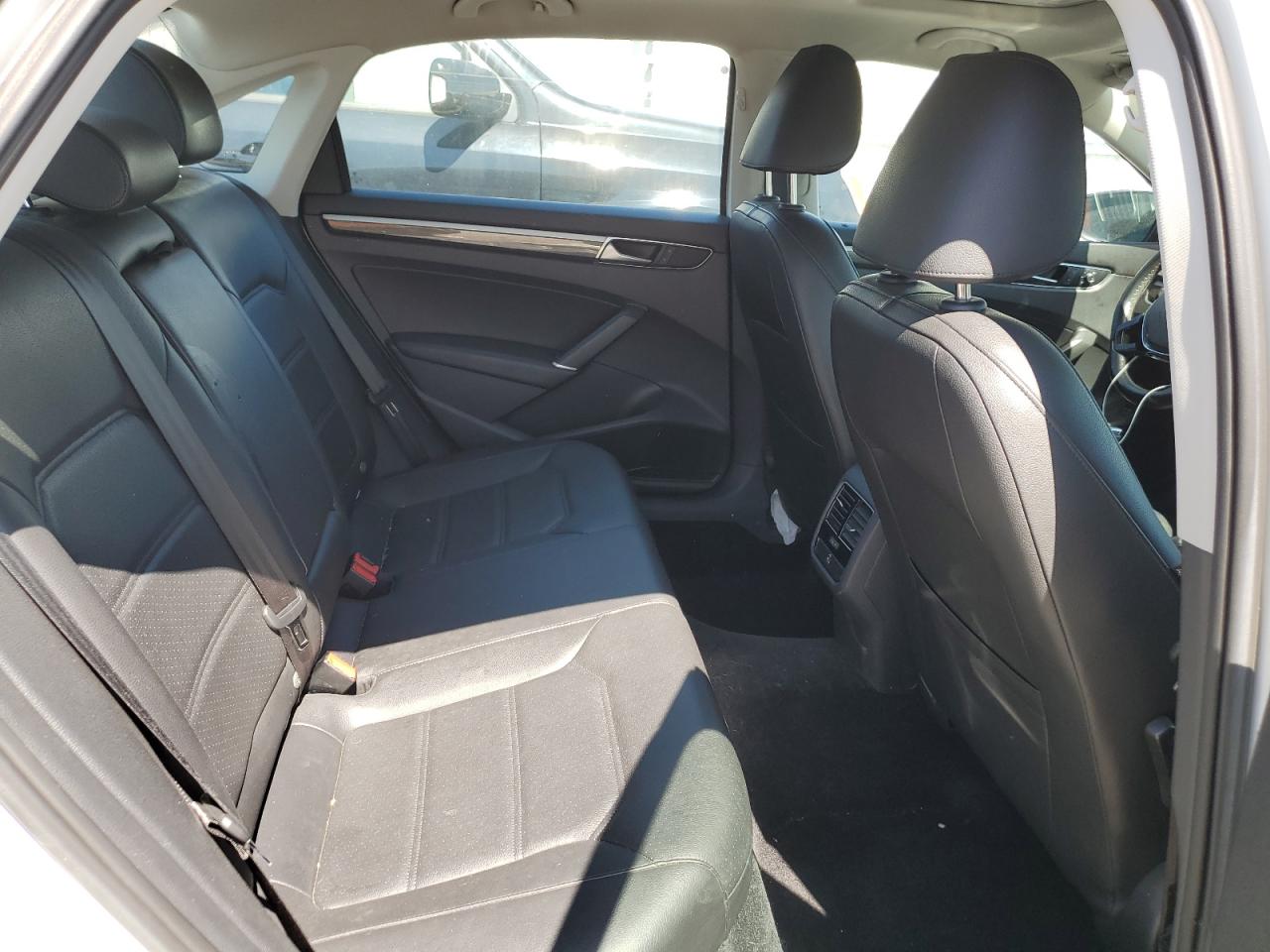 1VWBT7A36HC012453 2017 Volkswagen Passat Se