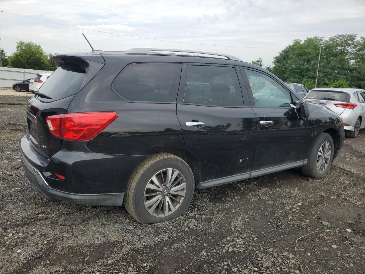 2017 Nissan Pathfinder S vin: 5N1DR2MM7HC673373