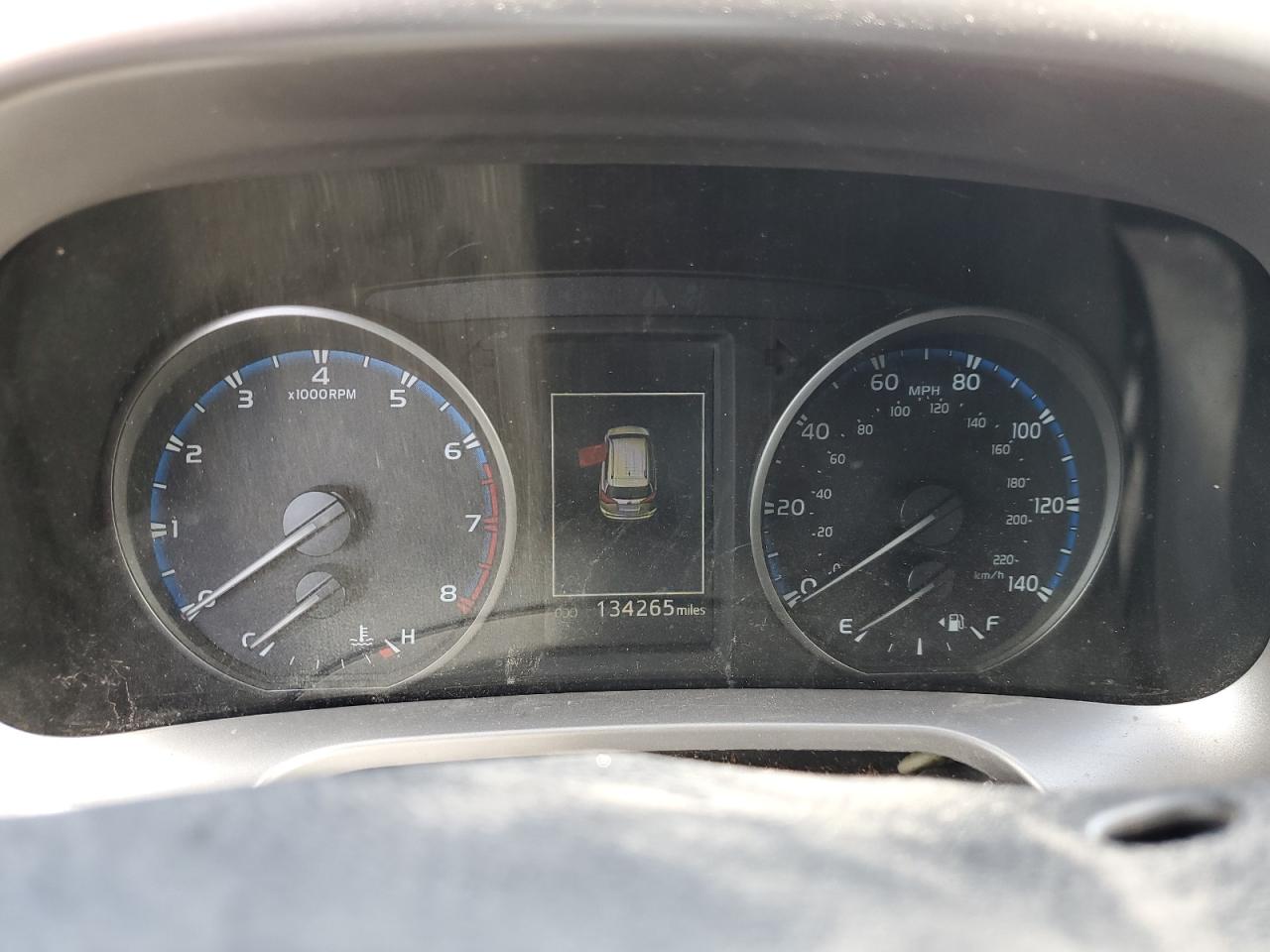 JTMBFREV1HJ704729 2017 Toyota Rav4 Le