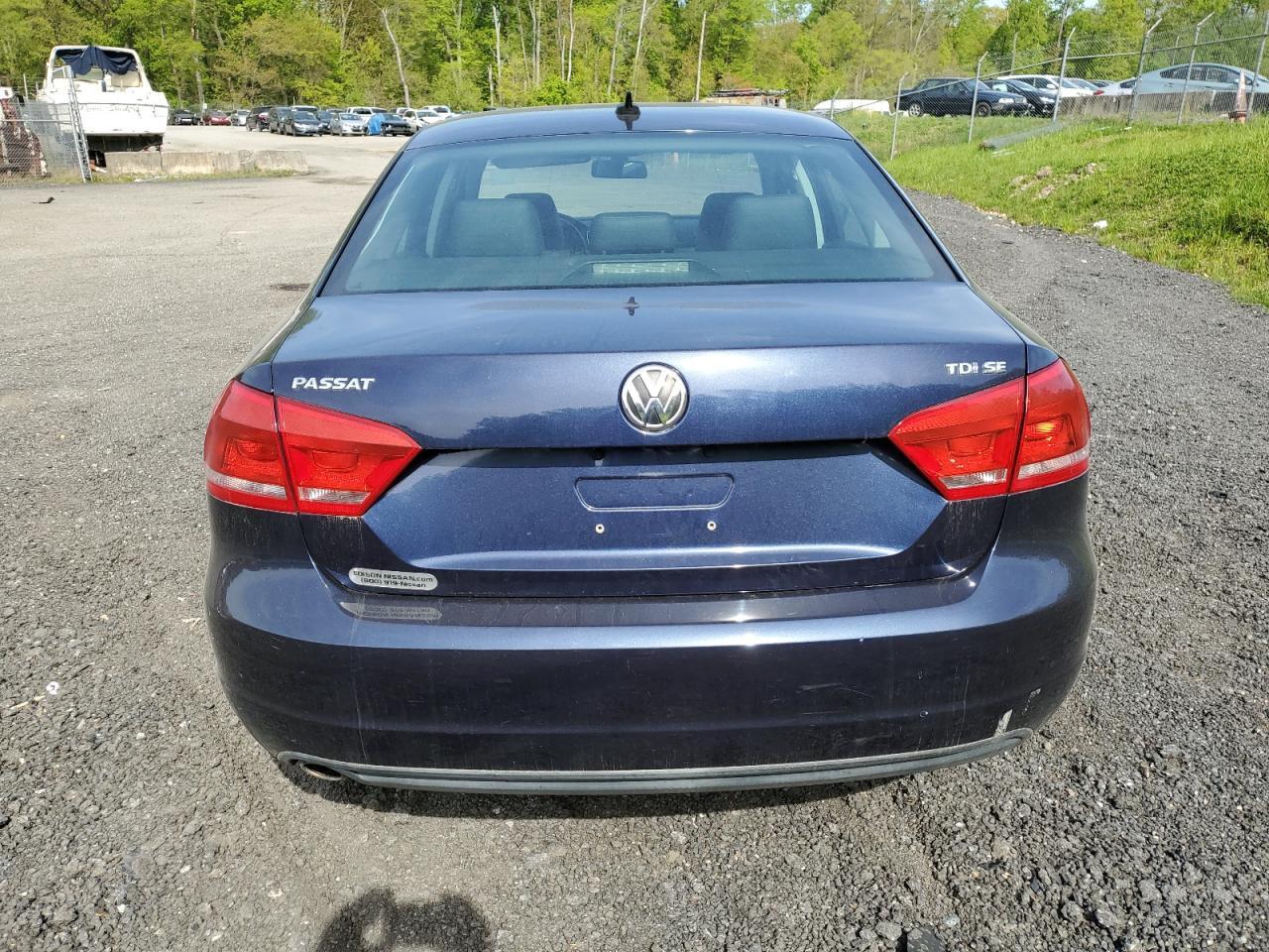 1VWBV7A35FC030370 2015 Volkswagen Passat Se