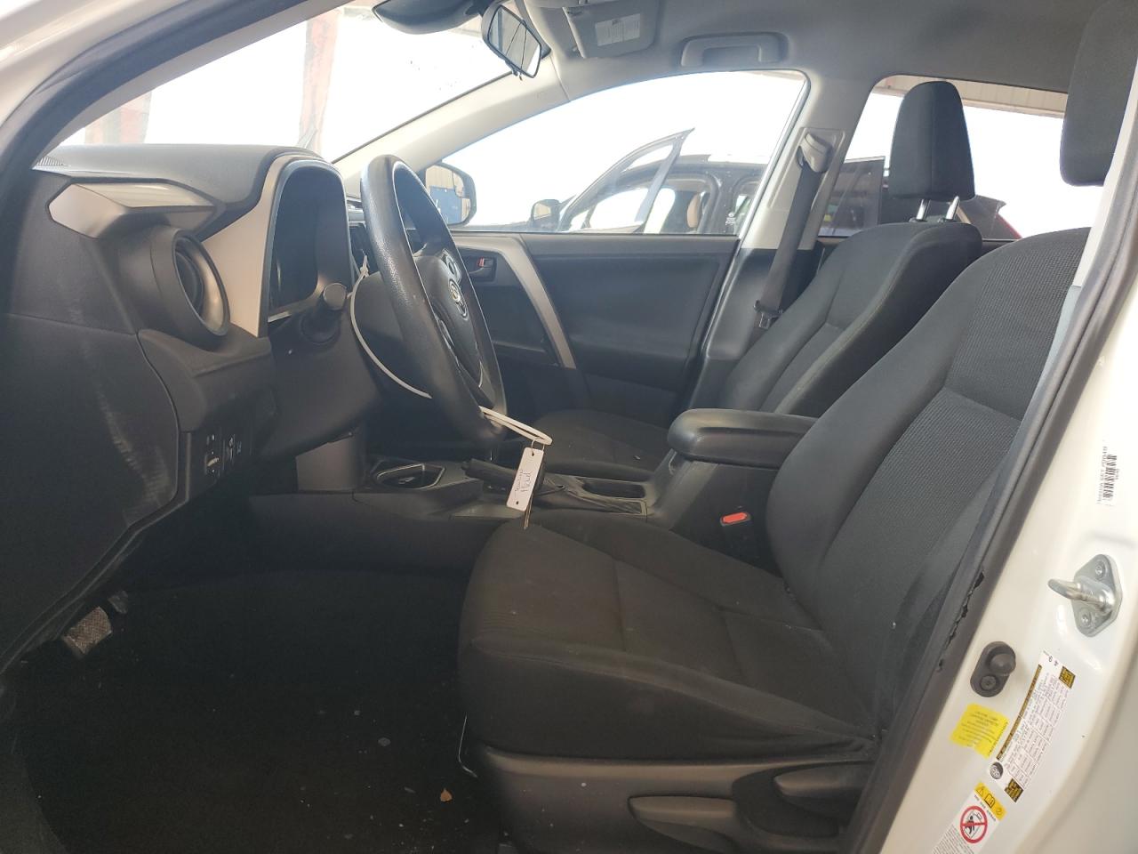 JTMZFREV4HJ113373 2017 Toyota Rav4 Le