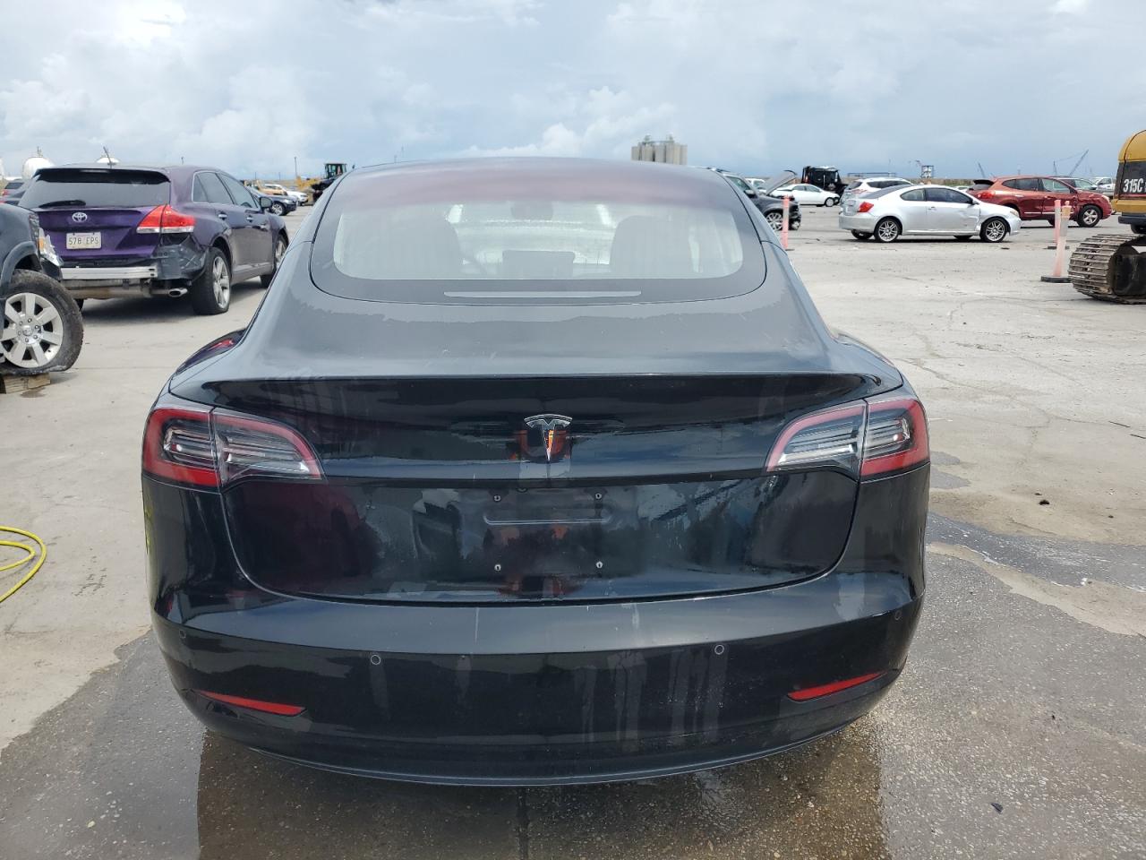 5YJ3E1EA6JF028023 2018 Tesla Model 3