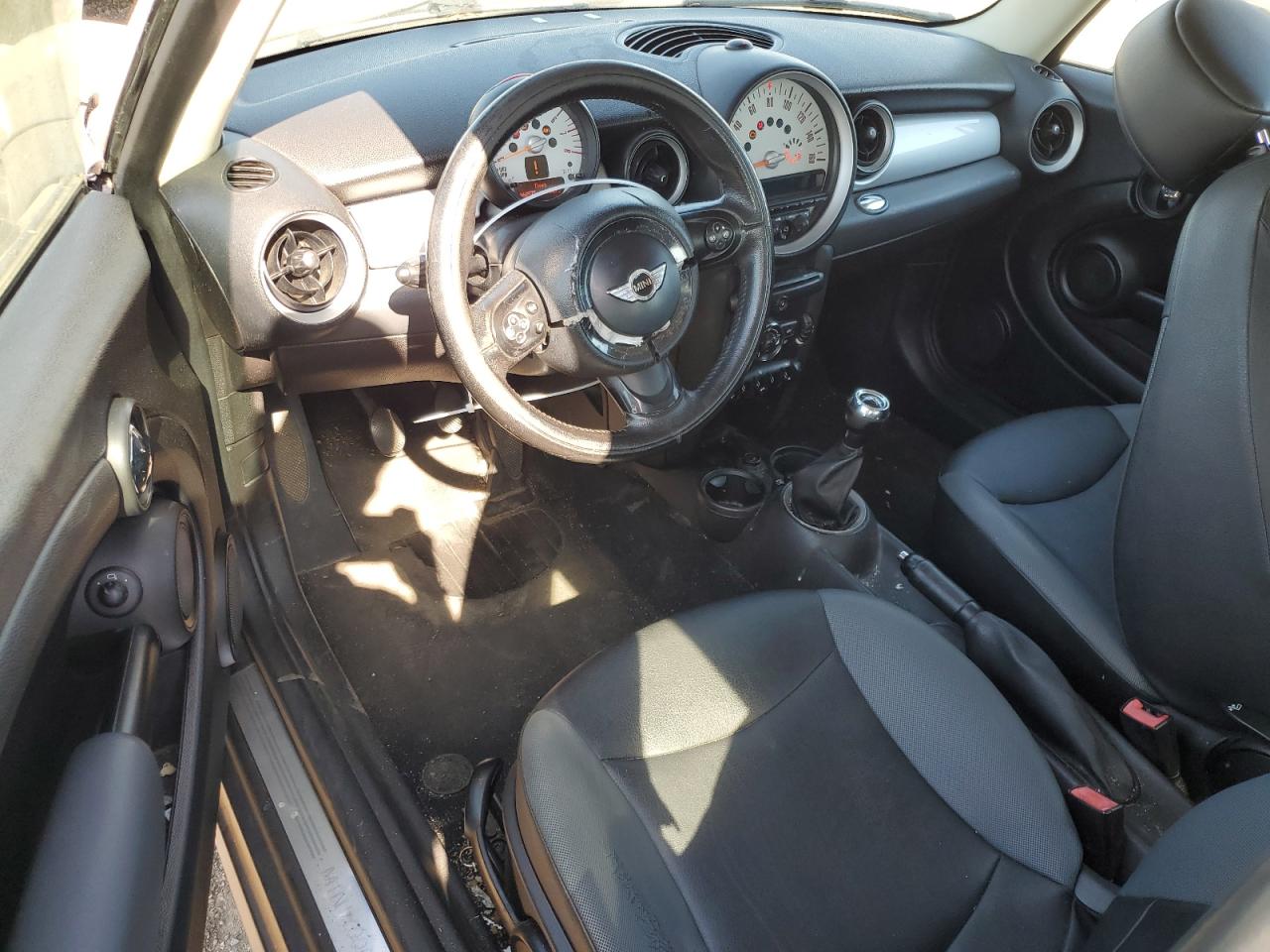 WMWSU3C58BTX97425 2011 Mini Cooper