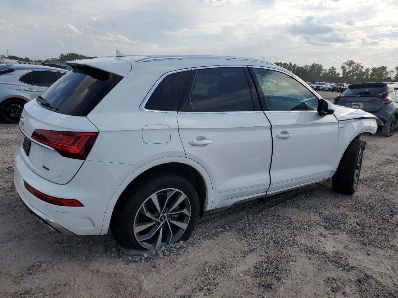 2022 Audi Q5 Premium Plus 45 vin: WA1EAAFY2N2016082