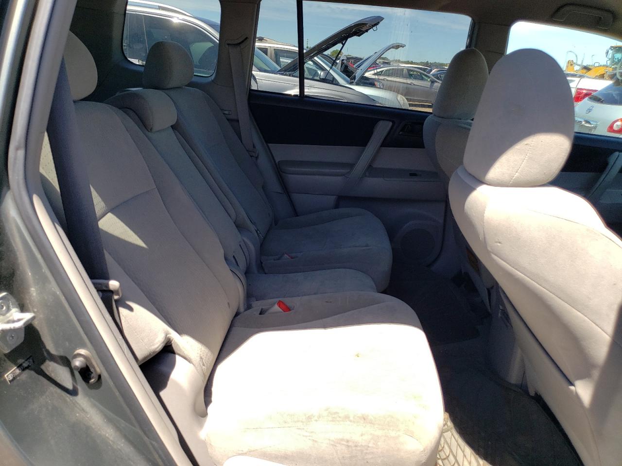 5TDBK3EH1AS007587 2010 Toyota Highlander