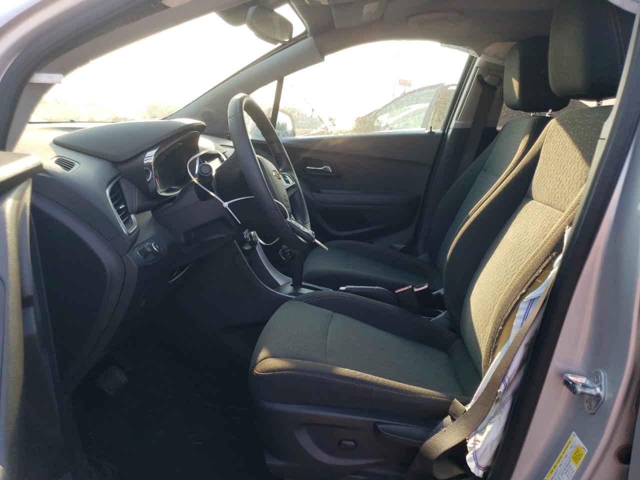 KL7CJNSB6MB301675 2021 Chevrolet Trax Ls