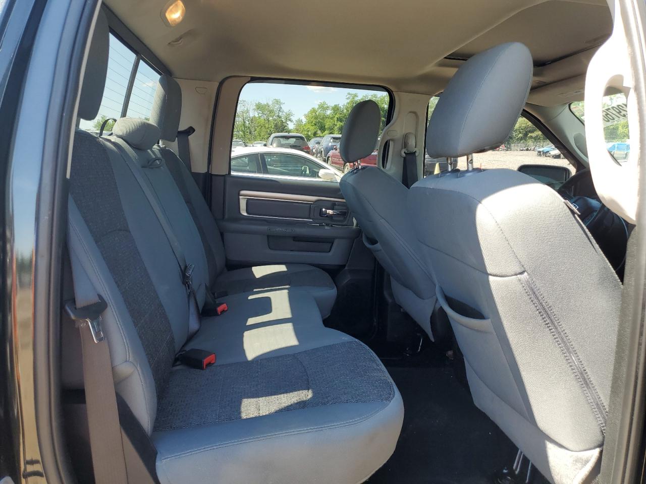 1C6RR7LT3JS338050 2018 Ram 1500 Slt