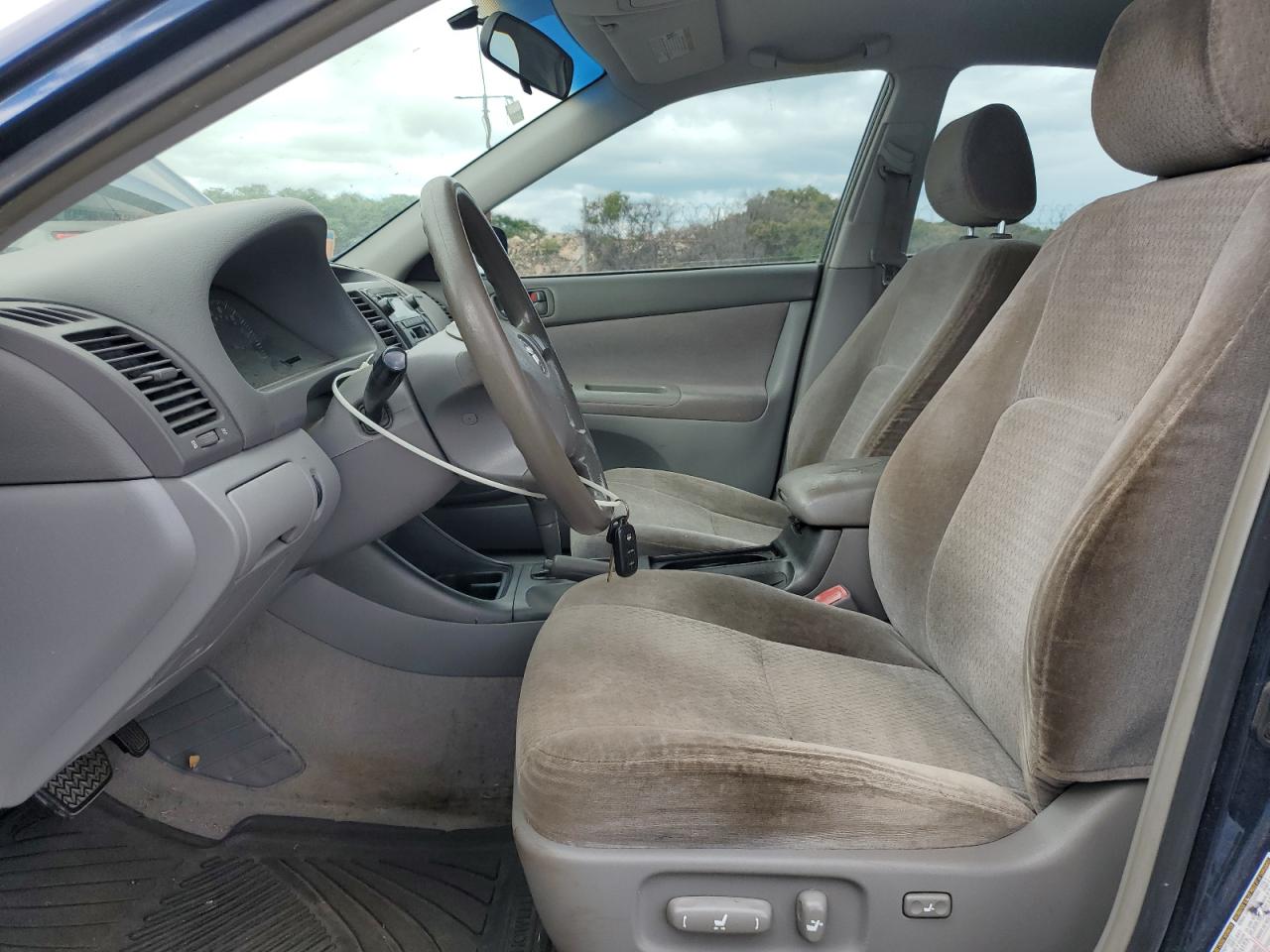 JTDBE32K240285848 2004 Toyota Camry Le