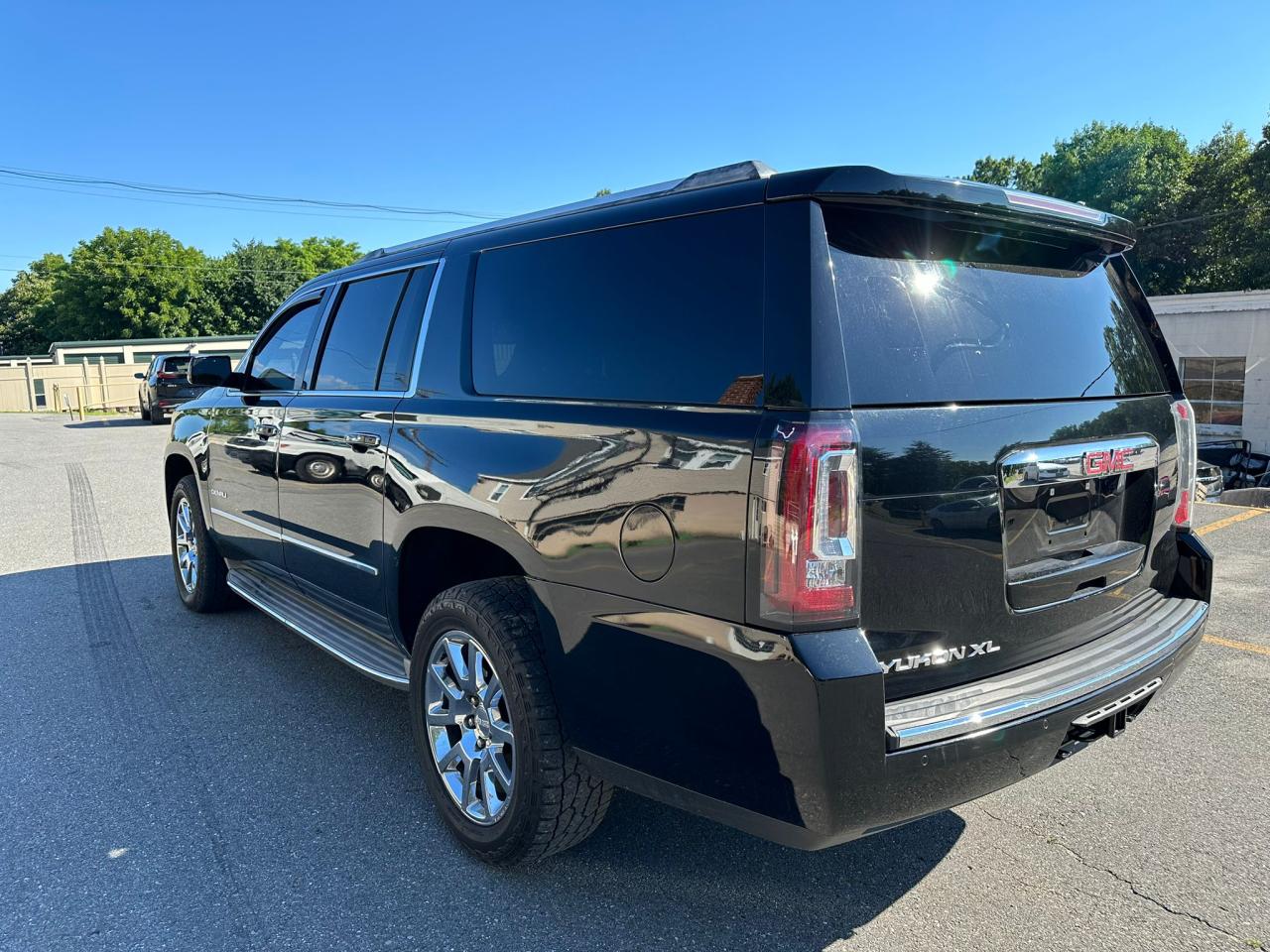 2015 GMC Yukon Xl Denali vin: 1GKS2JKJ2FR183716