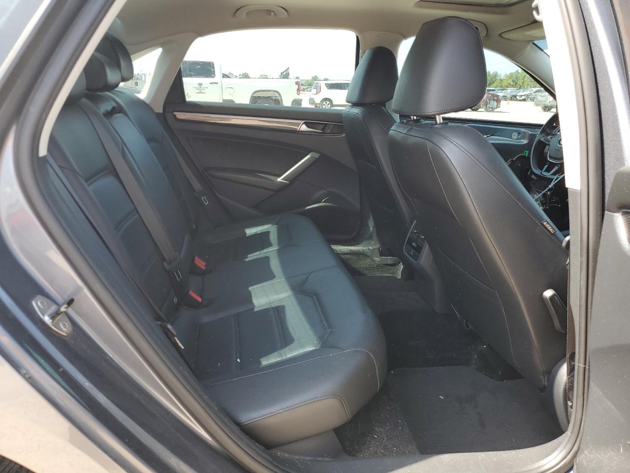 1VWBT7A39HC062070 2017 Volkswagen Passat Se