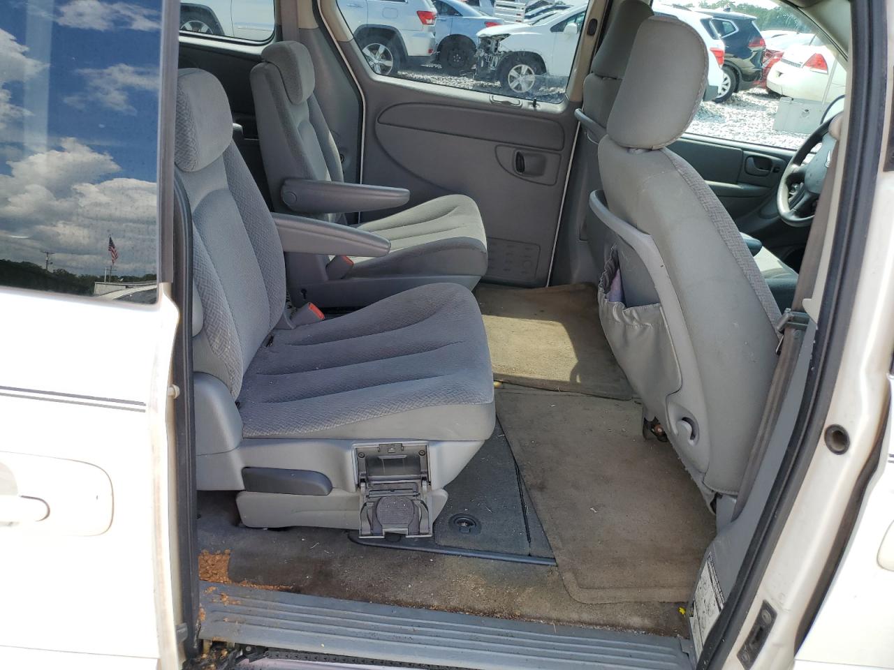 2C4GP44R45R439337 2005 Chrysler Town & Country Lx