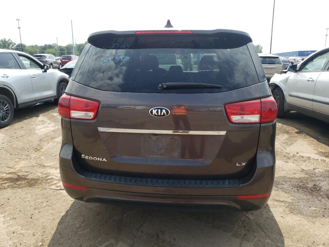 KNDMB5C16H6233905 2017 Kia Sedona Lx