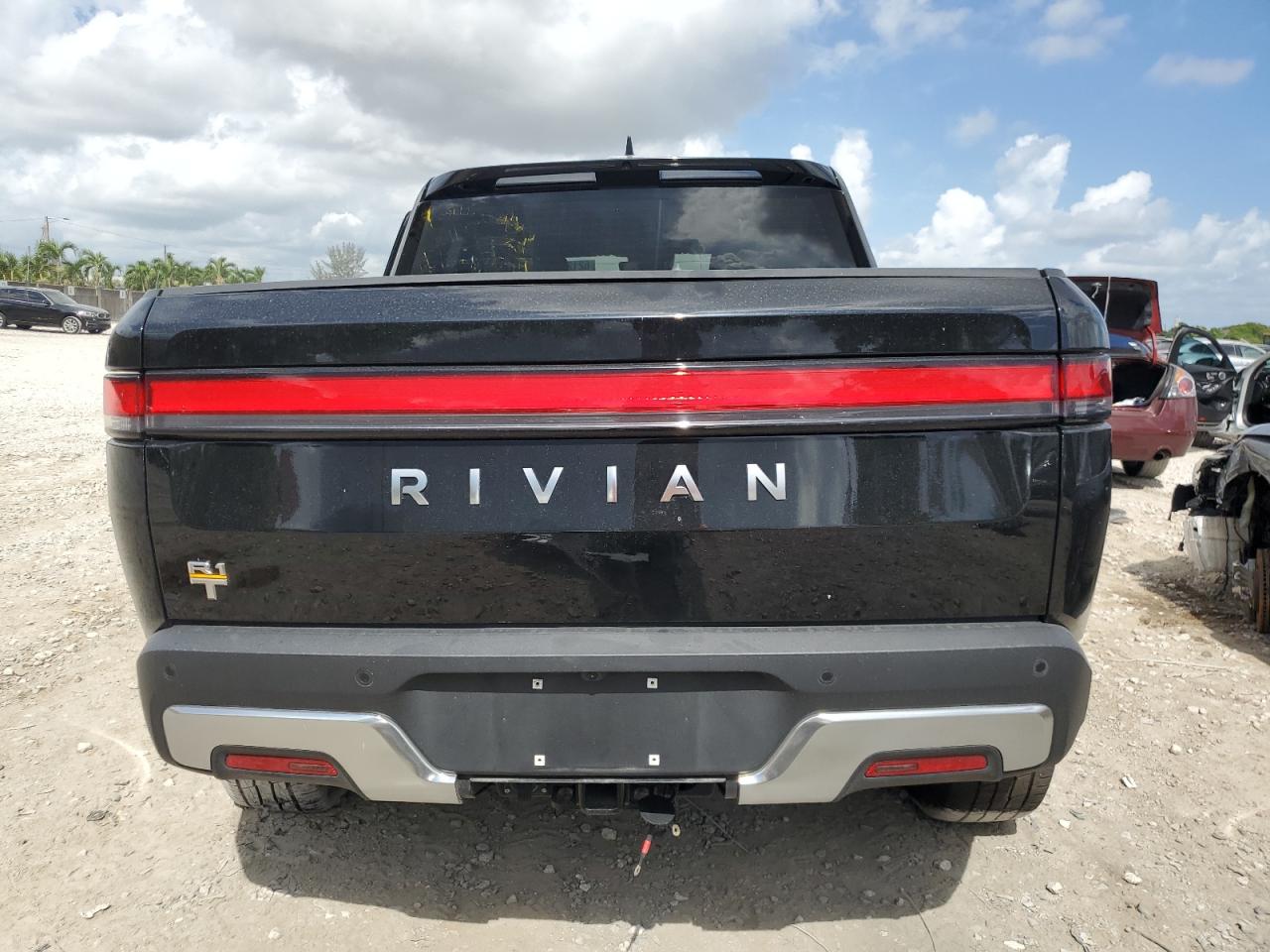2022 Rivian R1T Adventure vin: 7FCTGAAA0NN015639