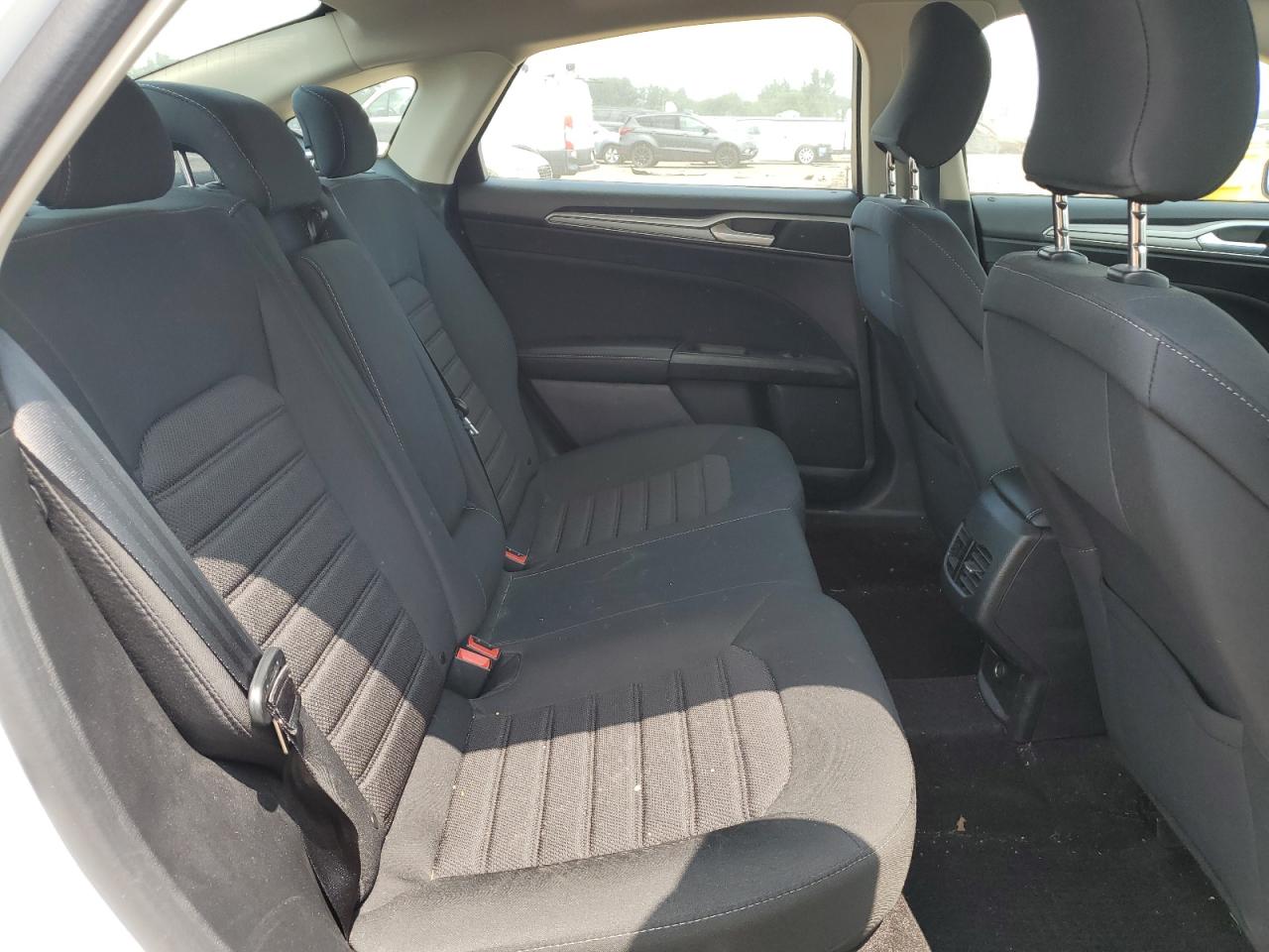 3FA6P0HD1KR281683 2019 Ford Fusion Se