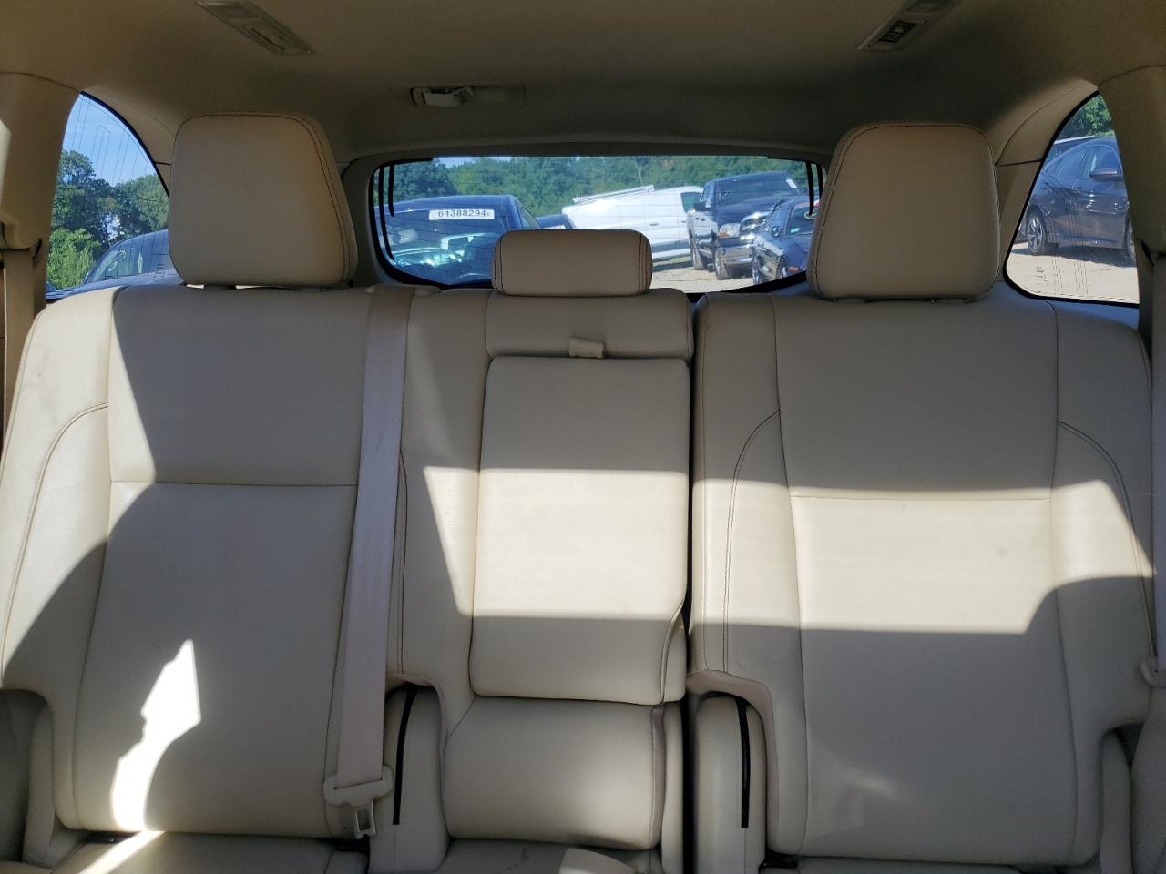 5TDJZRFH5JS838499 2018 Toyota Highlander Se