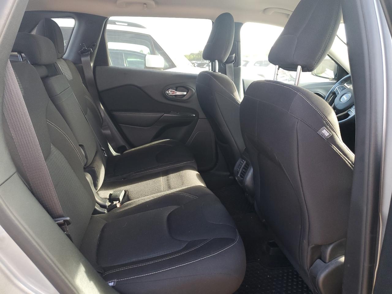 1C4PJMCB6GW271412 2016 Jeep Cherokee Latitude