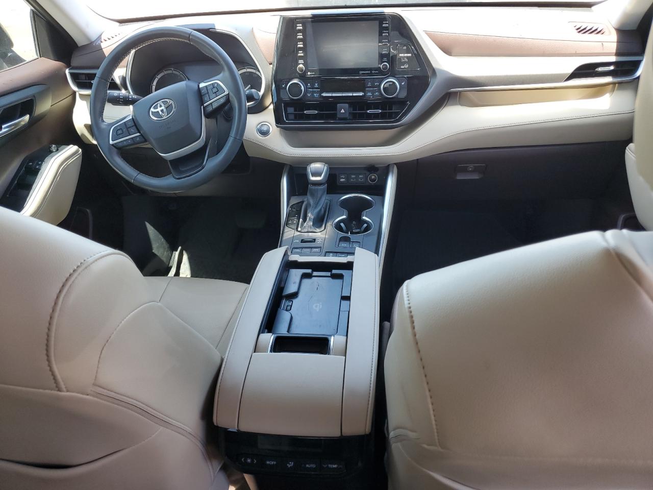 5TDHZRBH7NS195194 2022 Toyota Highlander Xle