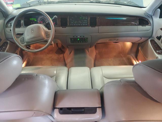 2000 Lincoln Town Car Signature VIN: 1LNHM82W6YY818820 Lot: 60922224