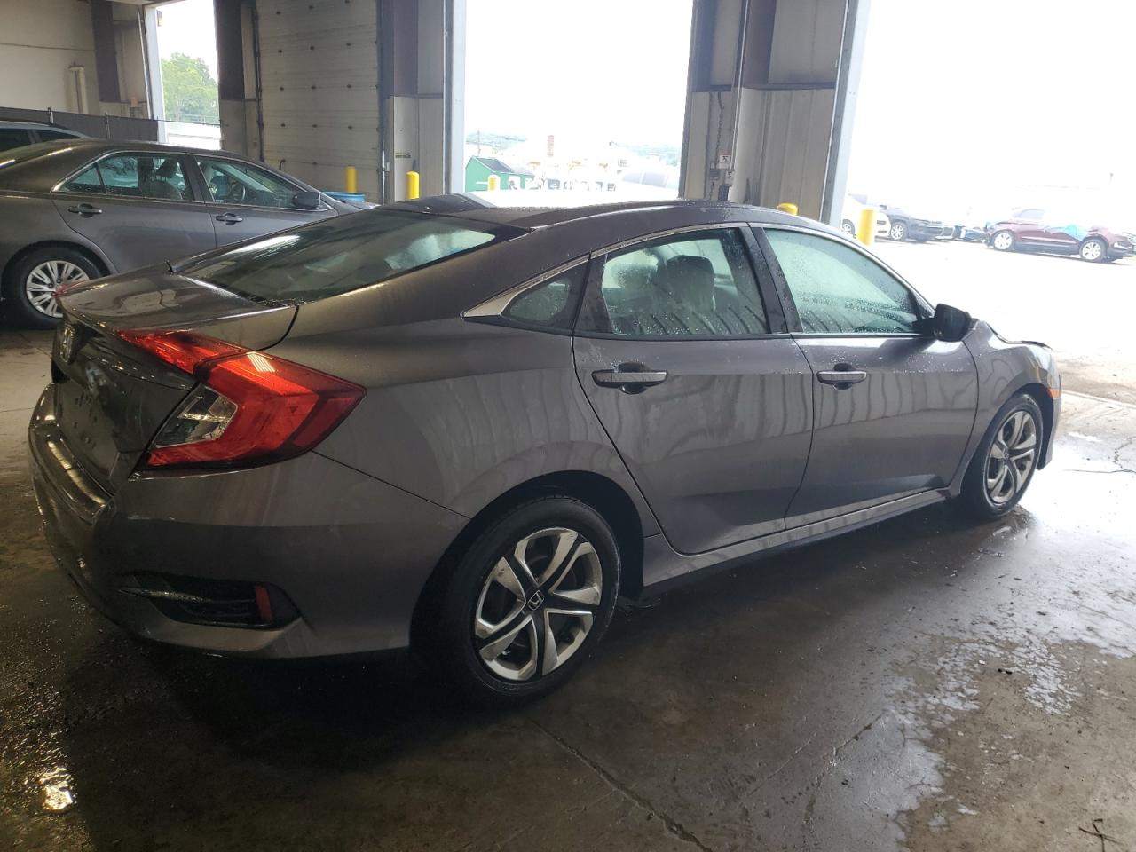 2HGFC2F52JH537306 2018 Honda Civic Lx