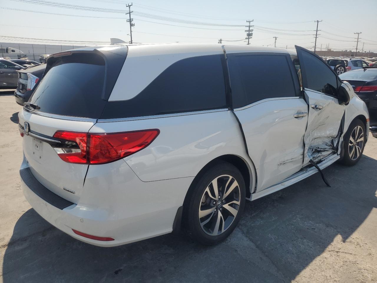 2022 Honda Odyssey Touring vin: 5FNRL6H83NB020988