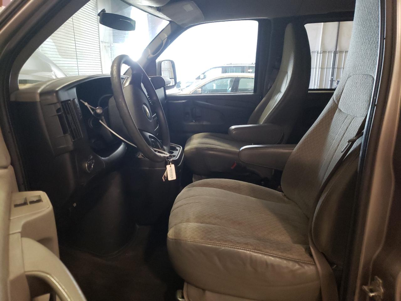 1GNUHCD46A1165868 2010 Chevrolet Express G1500 Lt