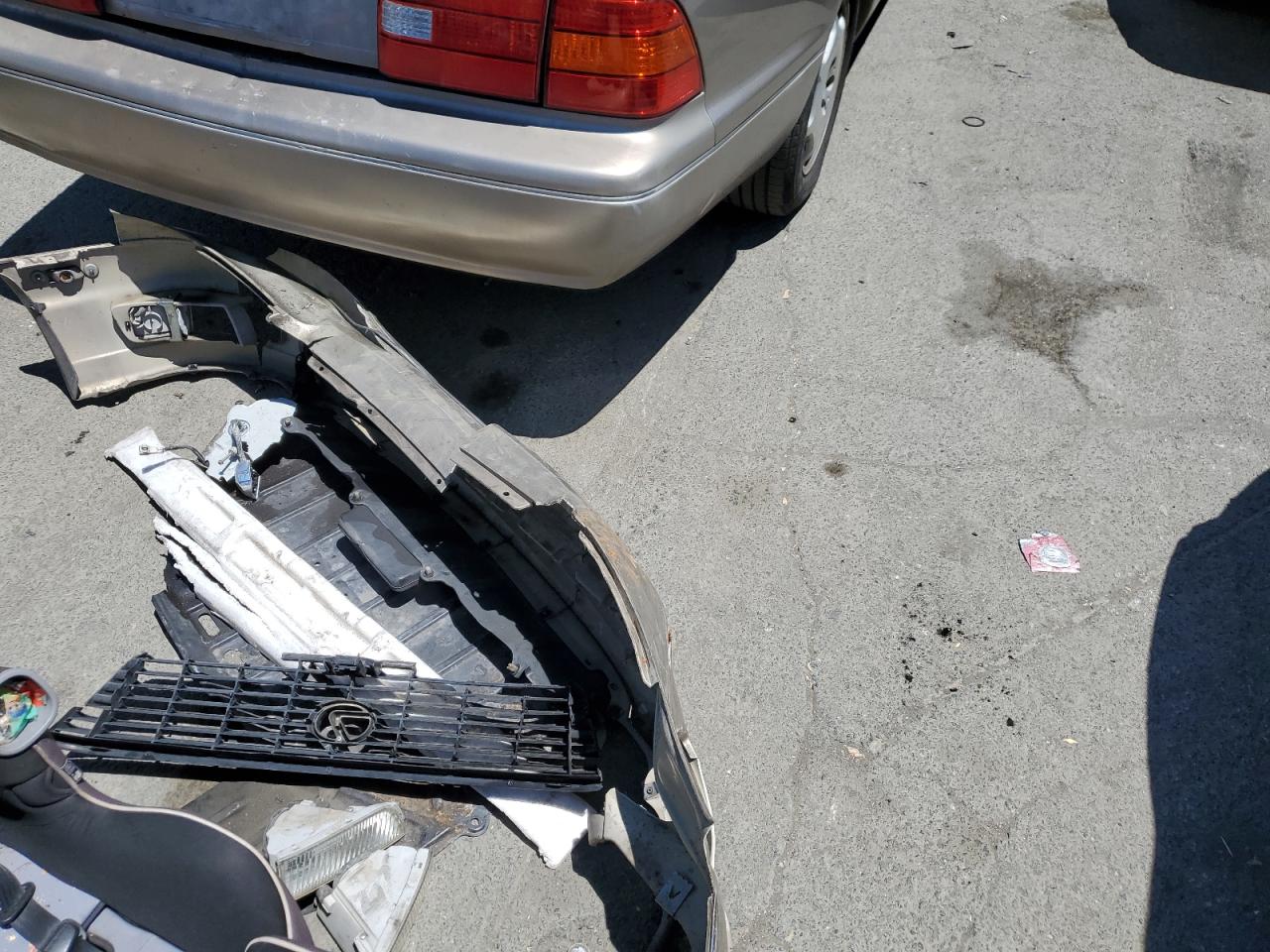 JT8BH28F8Y0175399 2000 Lexus Ls 400