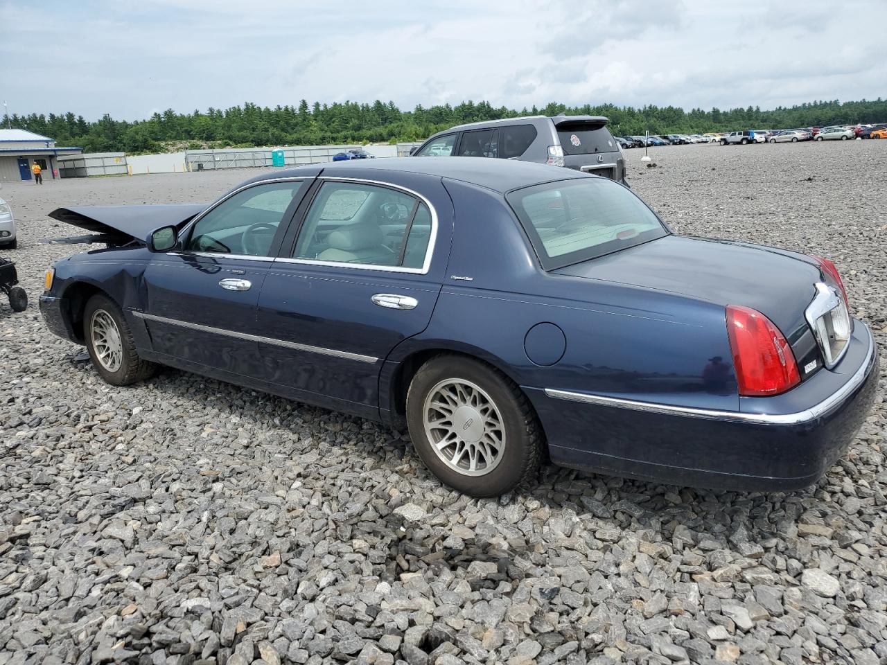 Lot #2902816399 2001 LINCOLN TOWN CAR S